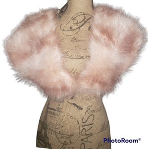 💥SOLD💥Plush Pink Fur Wrap